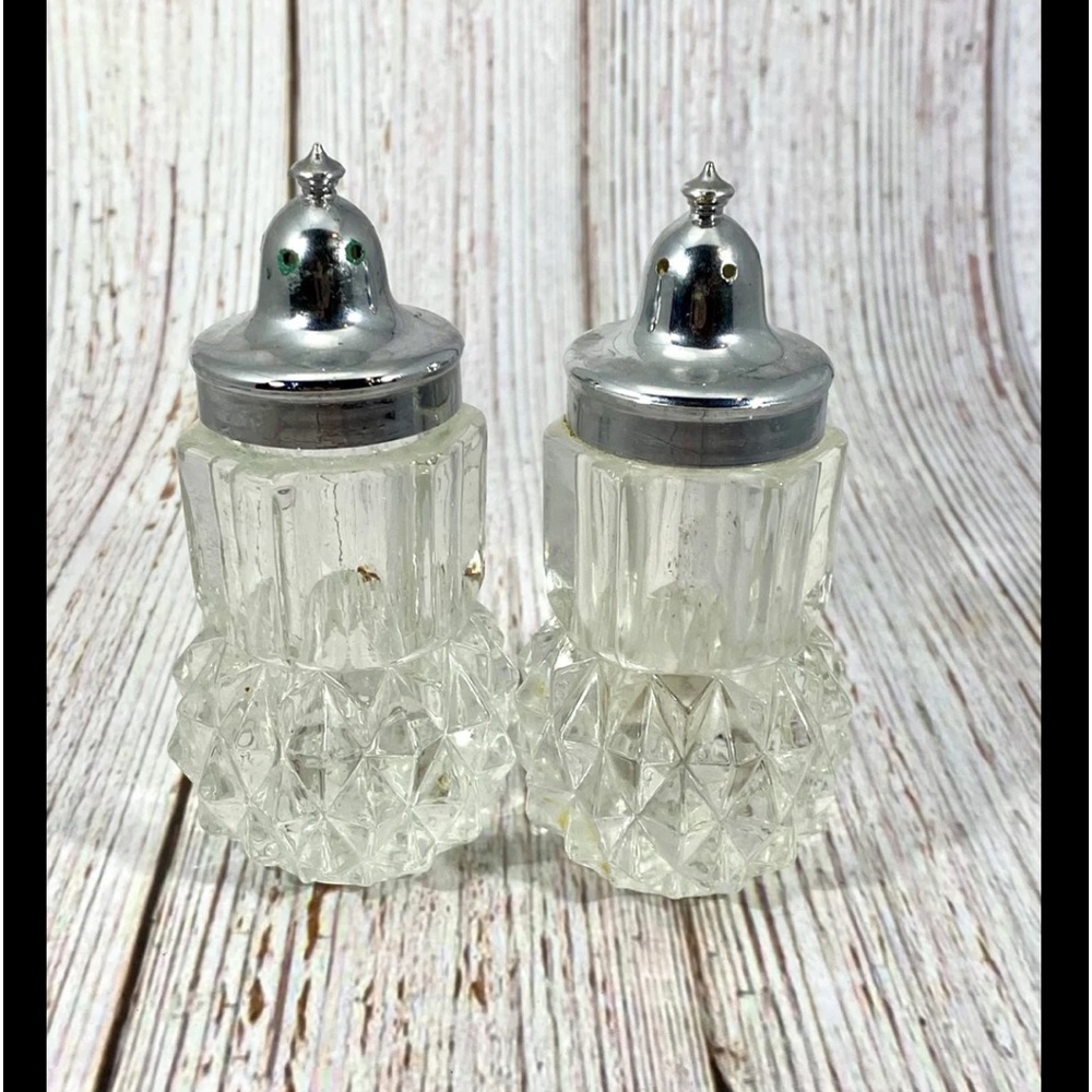 Crystal salt and pepper shaker, Vintage glass diamond cut
